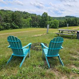 Hocking Hills Store Campsite #4، فندق في لوغان