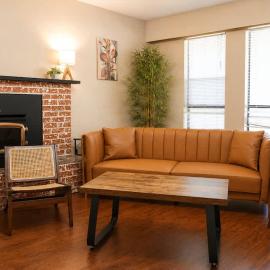 Cozy Vintage Feel 3BR Suite in Quiet Neighbourhood