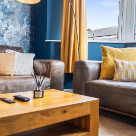 Snug House - 5 Bed 5 bath Contractor & Corporate Accommodation, Free Parking