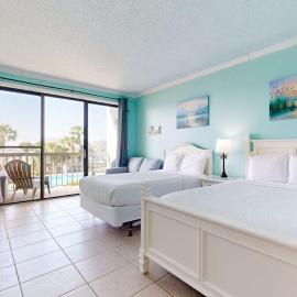 Second-floor sound-front studio with pool & washer&dryer