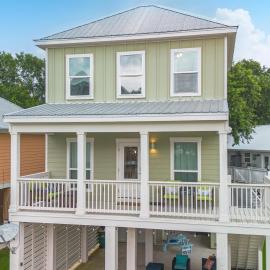 3BD Beach House by Next Step Property Management