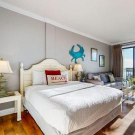 Cozy studio on the Santa Rosa Sound with a deck & a swimming pool