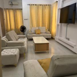 Max Luxe Luxury 3-bedroom Duplex, hotel v destinácii Magodo