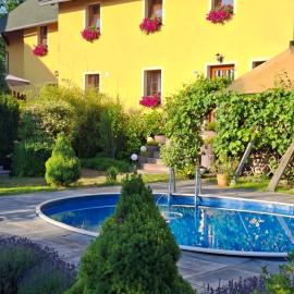Velký dům s bazénem a saunou, Hotel in Mikulášovice