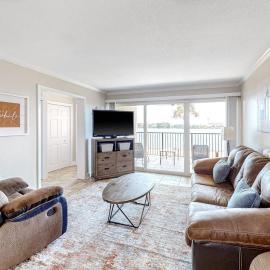 Cozy Condo with a Pool Washer&Dryer and High-speed WiFi