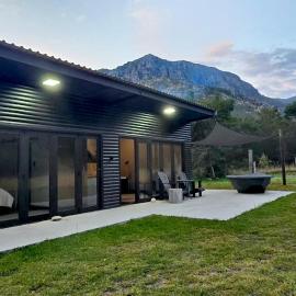 Tranquility - Cabin nestled in the mountains, hotel em Worcester