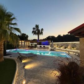 Villa Helios Luxury Sea View Villa with Private Pool Gym and BBQ Area, hotel u Posidiju