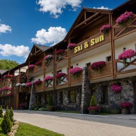 Ski & Sun Wellness Apartments, hótel í Liptovský Mikuláš