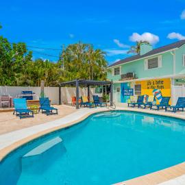 Everglades Villa - Sleeps 8 - Walk to Siesta Beach, hotel sa Siesta Key