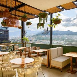 Golden Valley Hotel، فندق في ميديلين