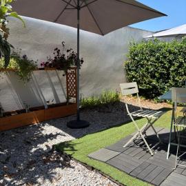 Cosy Lodge Studio confortable et spacieux avec jardin、ヴィルヌーヴ・レ・マグローヌのホテル