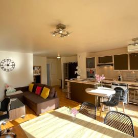 Appartement 60m2 - 6 pers max - dernier étage - Parking gratuit - Paris Montrouge - Métro 4min - spacieux, calme et ensoleillé - Free Wifi