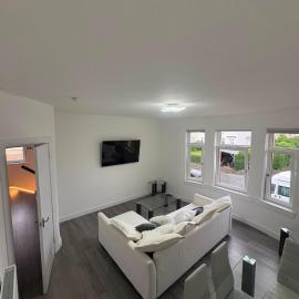 CONTRACTOR STAYS WELCOME newly refurbished 2 bedroom apartment sleeps 5 with free SECURE parking and WiFi Fully Fitted Kitchen with Washer Dryer Weekly bedding change and hoover Long Term Stay Rate available 3 miles from City Centre