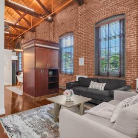 Jennifer's Historic Riverfront Loft Private Patio