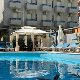 Hotel Marea con Piscina NUOVA GESTIONE, hotel Cattolicában