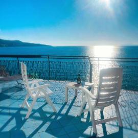 Seaside Dream View-Private Beachfront Terrace