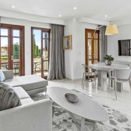 DB12 Adjacent to Aphrodite Hills – Communal Pool, hotelli kohteessa Kouklia