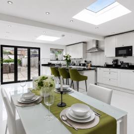 Elegant 6BR Home with Private Parking, Fast Wifi & Easy Access to Central London, Hotel in Ilford