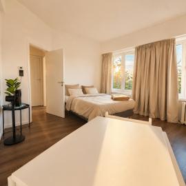 2 Bedroom Apartment for Families and Business, Tram and Bus in Front