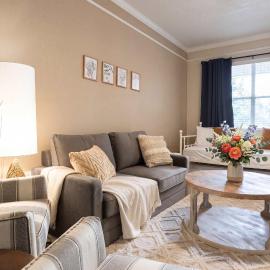 Stylish Sanctuary King Beds Upscale Condo, hotel in Gainesville