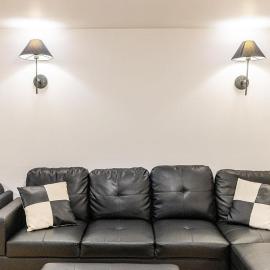 5 BDRS Entire Comfort House near DT, Parking, viešbutis mieste Brossard