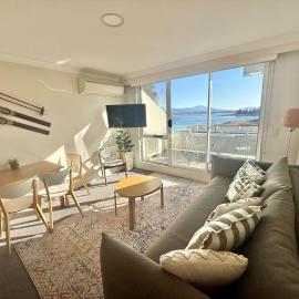 Horizons 216 - Deluxe Lake Front Studio l Pool l Tennis l Air-Con