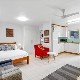Coastal Living near Shops and Botanical Gardens
