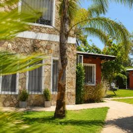 Viesnīca Apart Hotel Las Moraditas - a 50 metros de la Laguna pilsētā Časkomusa