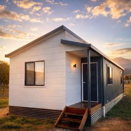 Berridale Alpine Retreat Private Cabin Free Wifi, hotel in Berridale