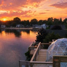 Tramonto Paradise on the Lake Hot Tub Pet Friendly, hotel en Plattsburgh