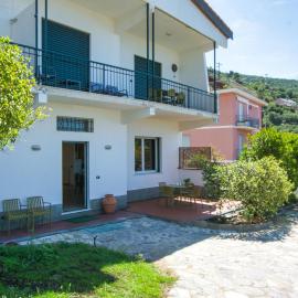 2 Bedroom Gorgeous Home In Lavagna
