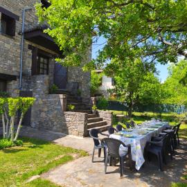 Casa Irama - Casa rural para grupos cerca de Aínsa - Pirineo Aragonés, hotel a Margudgued