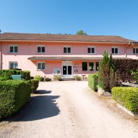 Les Sources - 30 personnes, viešbutis mieste Biusanas