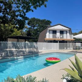 The Coastal Oak - Pool Linen Pets Wifi, Hotel in Carrickalinga