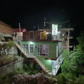 The Shonitpur Home Stay, hotel i Sarāhan