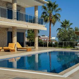 Qoople Villa Toskana- Panoramic 360 sea & castle view, hotel u Alanji