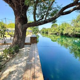La Villa sur la Sorgue - Bord de l'eau et centre ville à L'Isle sur la Sorgue, viešbutis mieste L’Ilis prie Sorgo