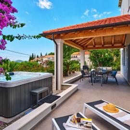Hedera Estate House Hedera III, hotel in Orasac