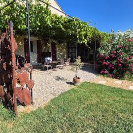 House with pool near Avignon, large garden