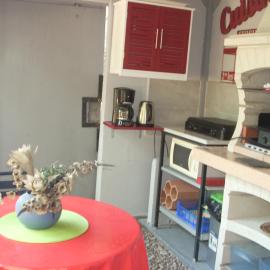 CHAMBRE INDEPENDANTE climatisée, cuisine d'été, piscine, hotel in Sartène