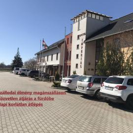 Thermal Apartman 01, hotel v destinaci Kiskőrös