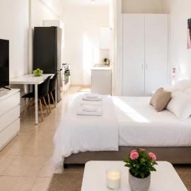 Habito Luxury Apartment - Breakbooking CY, hotel in Limassol
