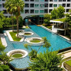 Pool Studio Near BTS Quiet Stay โรงแรมในAmphoe Phra Khanong