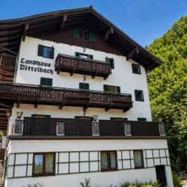 Aparthaus Dittelbach by Faraway Homes, hotel a Sankt Gilgen