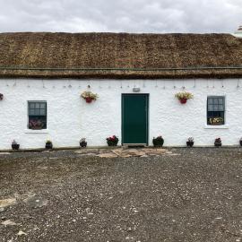 Anne’s Thatched Cottage, hotel in Kilcar