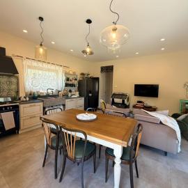 Arola Rustic Retreat โรงแรมในArola