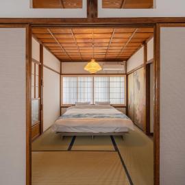 Giraffe Inn