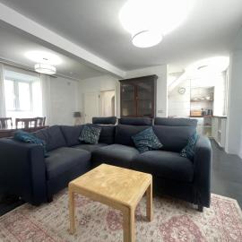Comfortable lakeside house in Donegal Gealtacht, hotel in Annagry