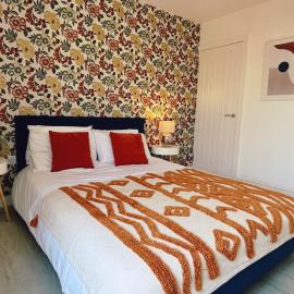 Sheffield 3-bedroom house with free street parking