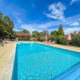 Gite La Vigne, avec piscine & jacuzzi-15 pers, hotel u gradu Martel